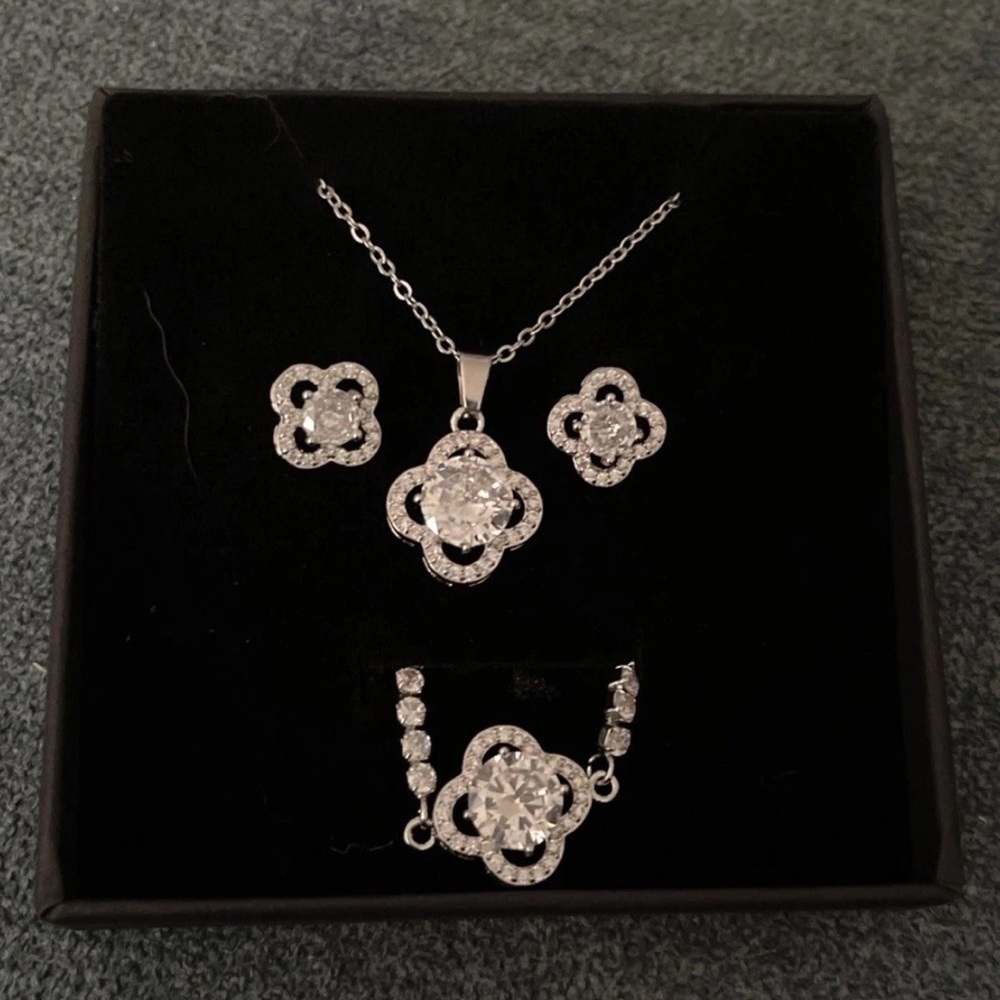 Classic Cubic Zirconia Diamond Clover Jewelry Set Necklace Earrings Bracelet NEW